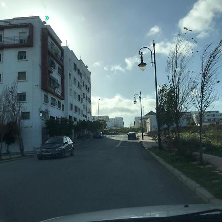 Appartement Familial Proche Aeroport Bab Andalous Tanger Exteriör bild